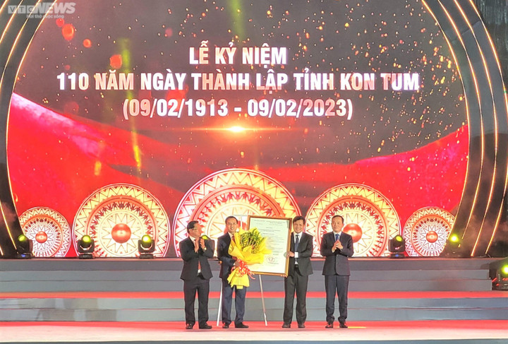 Thường trực Ban Bí thư Võ Văn Thưởng: Phải gìn giữ 'chiếc áo màu xanh' đại ngàn - 4