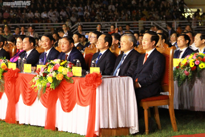 Mãn nhãn màn bắn pháo hoa ở Lễ kỷ niệm 110 năm ngày thành lập tỉnh Kon Tum - 2