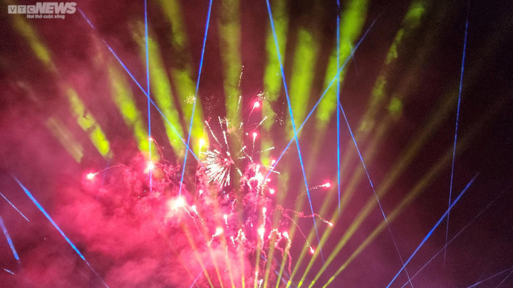 Mãn nhãn màn bắn pháo hoa ở Lễ kỷ niệm 110 năm ngày thành lập tỉnh Kon Tum - 8