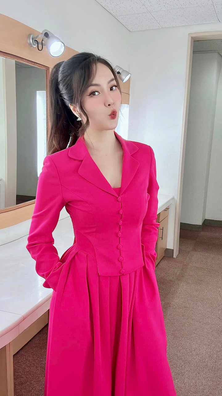 Sao Việt 11/2: MC Hoàng Oanh thăm gia đình chồng cũ, Lý Hải sấy tóc cho vợ - 8