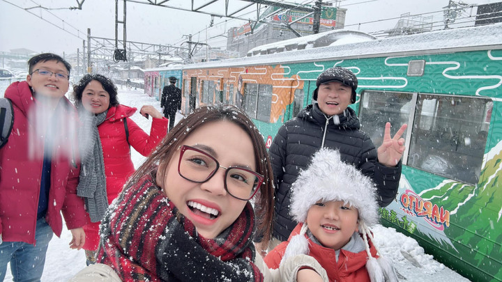 Sao Việt 11/2: MC Hoàng Oanh thăm gia đình chồng cũ, Lý Hải sấy tóc cho vợ - 4