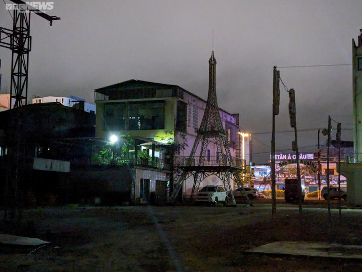 Chợ đêm ở Quảng Trị 'chết yểu', phố đi bộ Hoàng thành Huế đìu hiu - 6