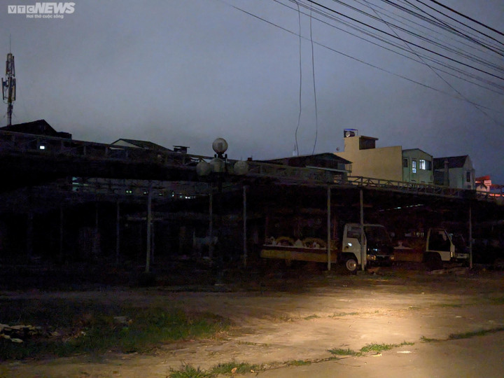 Chợ đêm ở Quảng Trị 'chết yểu', phố đi bộ Hoàng thành Huế đìu hiu - 4