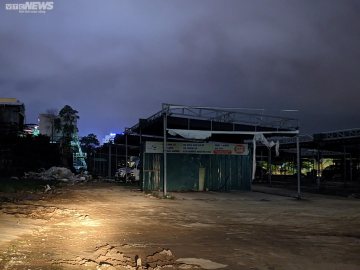 Chợ đêm ở Quảng Trị 'chết yểu', phố đi bộ Hoàng thành Huế đìu hiu - 3