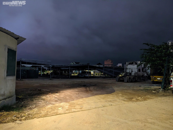 Chợ đêm ở Quảng Trị 'chết yểu', phố đi bộ Hoàng thành Huế đìu hiu - 5