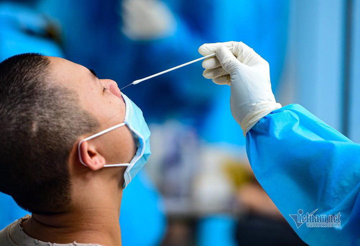 Từ 1/4, COVID-19 là bệnh nghề nghiệp được hưởng bảo hiểm xã hội - 1