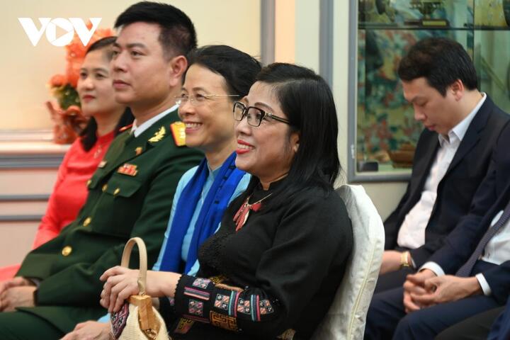 Thủ tướng gặp gỡ cán bộ, nhân viên ĐSQ và đại diện cộng đồng người Việt ở Brunei - 4
