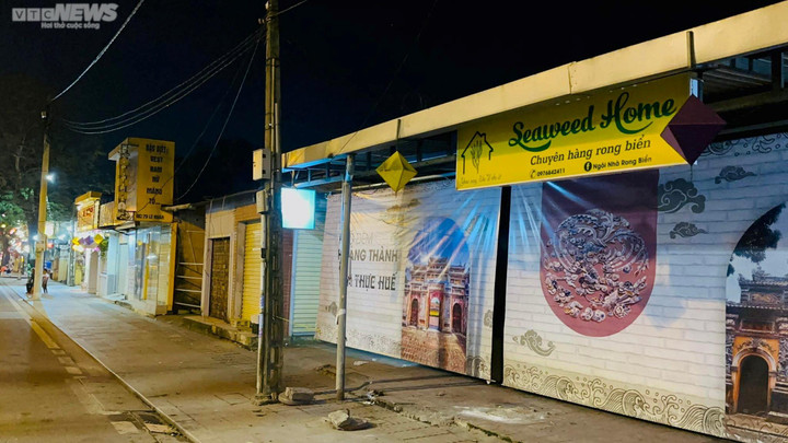 Chợ đêm ở Quảng Trị 'chết yểu', phố đi bộ Hoàng thành Huế đìu hiu - 11