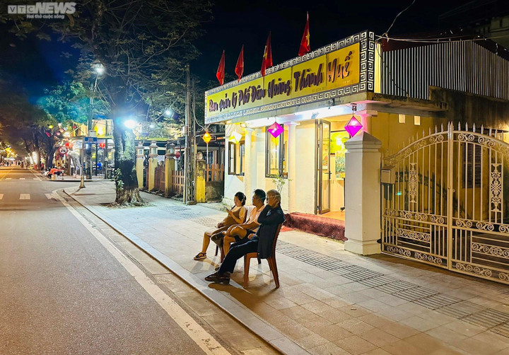 Chợ đêm ở Quảng Trị 'chết yểu', phố đi bộ Hoàng thành Huế đìu hiu - 7