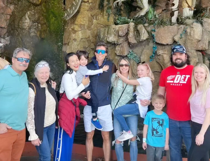 Sao Việt 11/2: MC Hoàng Oanh thăm gia đình chồng cũ, Lý Hải sấy tóc cho vợ - 1