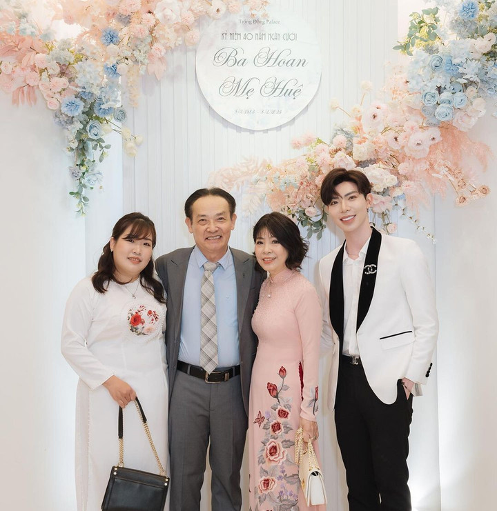 Sao Việt 11/2: MC Hoàng Oanh thăm gia đình chồng cũ, Lý Hải sấy tóc cho vợ - 9