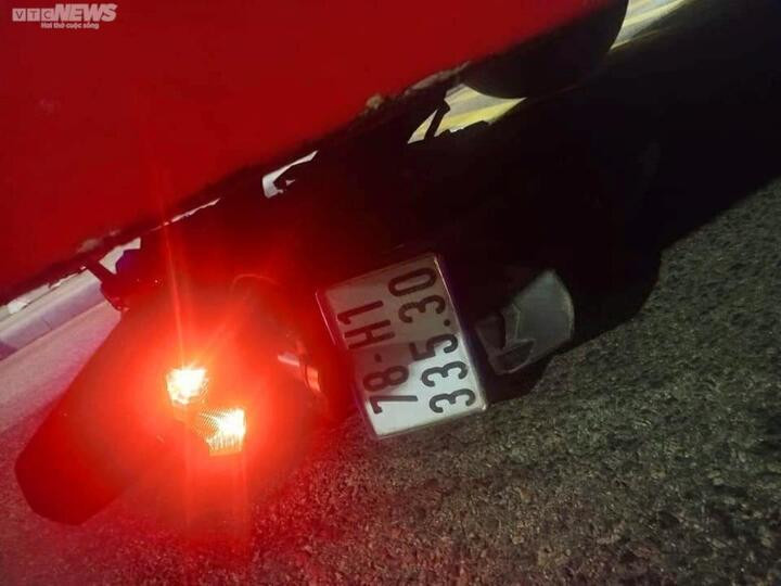 Phú Yên: Xe khách va chạm với xe máy, 2 người tử vong - 1