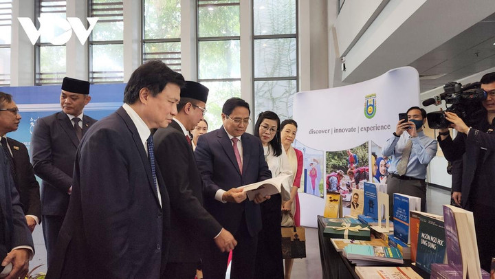 Thủ tướng Phạm Minh Chính thăm trường Đại học Quốc gia Brunei - 4