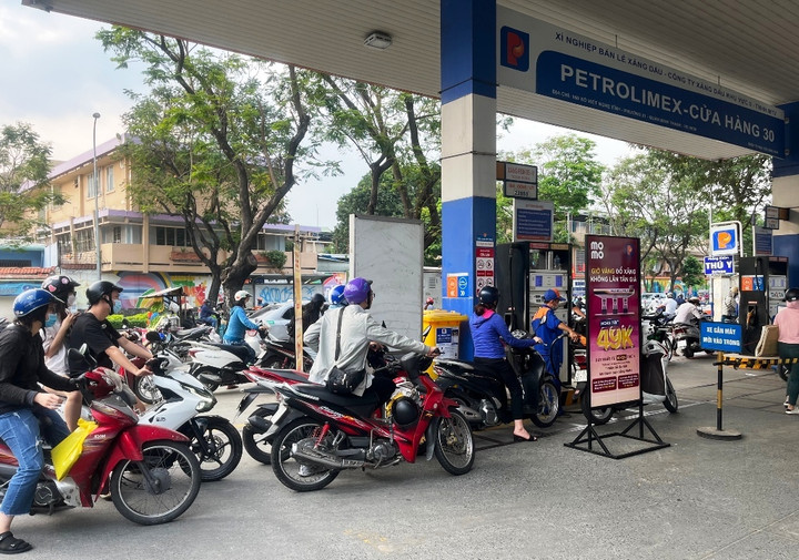 Giá xăng trong nước hôm nay có thể giảm nhẹ 400 đồng/lít - 1