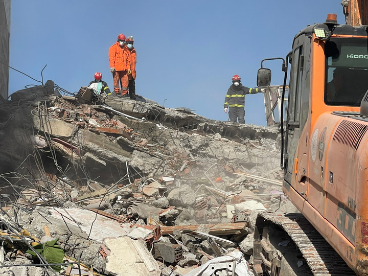 Cứu nạn Việt Nam phối hợp tìm kiếm 3 thi thể kẹt trong đống đổ nát ở Thổ Nhĩ Kỳ - 2