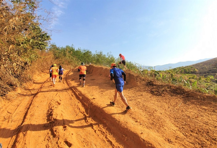 1.000 VĐV chinh phục đường đua khắc nghiệt trên đỉnh đồi Charlie, Kon Tum - 4