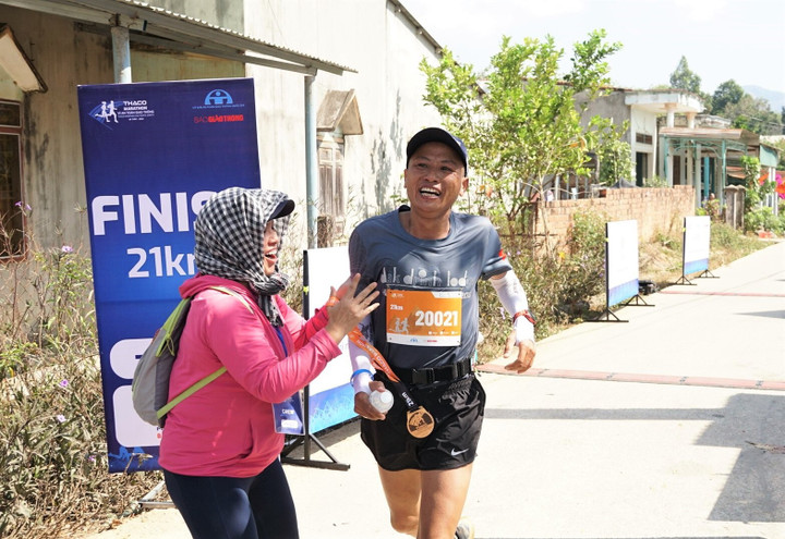 1.000 VĐV chinh phục đường đua khắc nghiệt trên đỉnh đồi Charlie, Kon Tum - 10