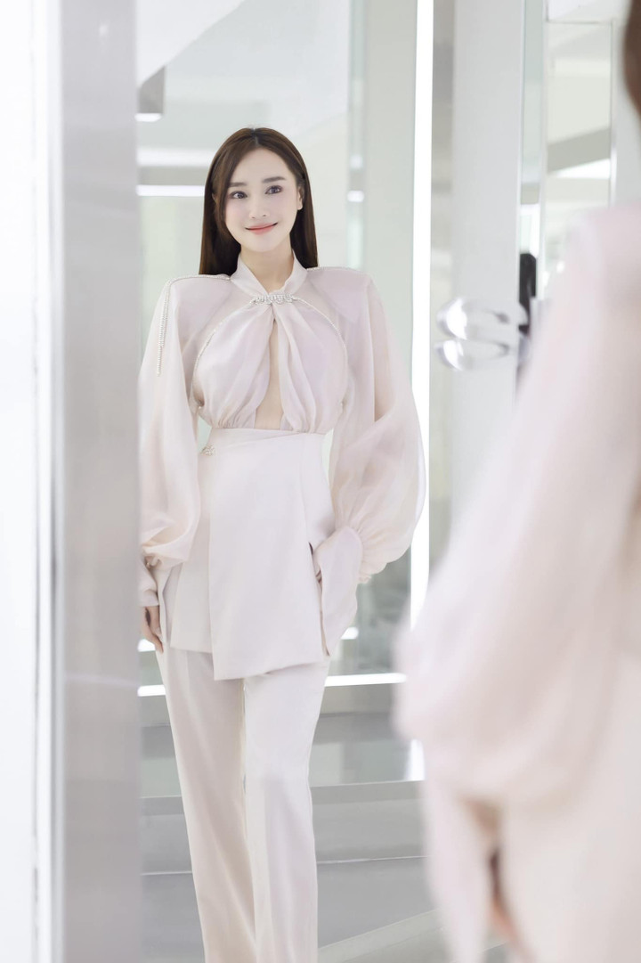 Sao Việt 14/2: NSND Công Lý đi quay talkshow, Mai Phương Thuý úp mở nhớ ai đó - 8