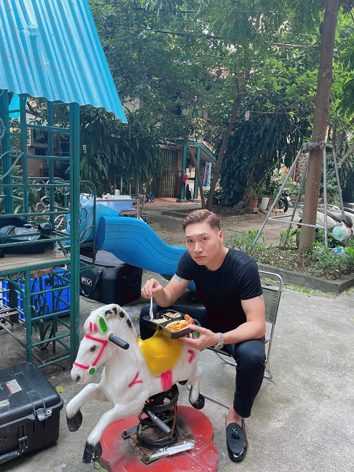 Sao Việt 14/2: NSND Công Lý đi quay talkshow, Mai Phương Thuý úp mở nhớ ai đó - 4