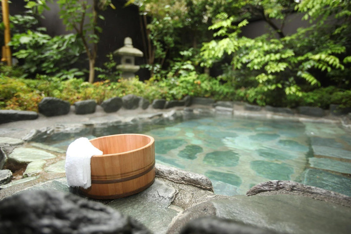 Bắt nhóm đàn ông quay lén 10.000 phụ nữ suốt 30 năm tại suối nước nóng - 3