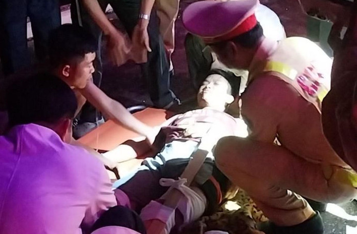 Xe tải tông trực diện xe khách chở 10 người trên cao tốc Cam Lộ - La Sơn - 2