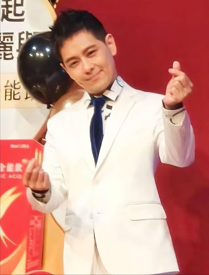 Lâm Chí Dĩnh ảnh 4 Lâm Chí Dĩnh vẫn đẹp trai sau tai nạn nghiêm trọng, mặt không có vết sẹo nào - 4