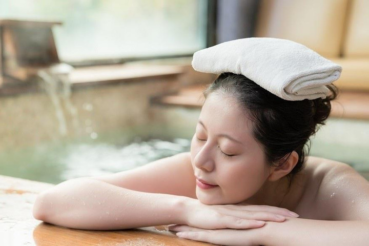 Bắt nhóm đàn ông quay lén 10.000 phụ nữ suốt 30 năm tại suối nước nóng - 1