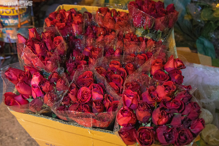 Khách thích đồ độc lạ, hàng nhập ngoại lên ngôi mùa Valentine 2023 - 12