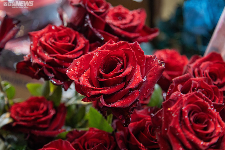 Khách thích đồ độc lạ, hàng nhập ngoại lên ngôi mùa Valentine 2023 - 11