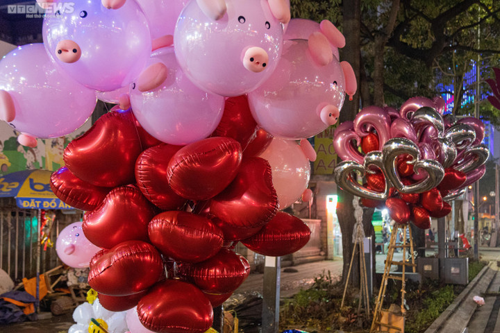 Khách thích đồ độc lạ, hàng nhập ngoại lên ngôi mùa Valentine 2023 - 15