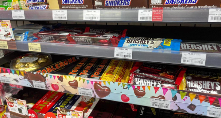 Khách thích đồ độc lạ, hàng nhập ngoại lên ngôi mùa Valentine 2023 - 16