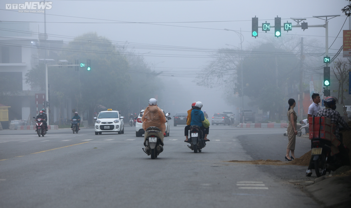 Sương mù dày đặc, Thành phố Hà Tĩnh mờ ảo như Sapa - 2