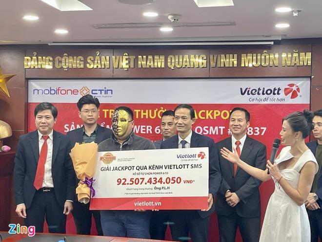 Trúng Vietlott hơn 92 tỷ đồng nhưng không nói với vợ - 1