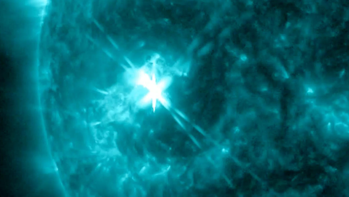 Lửa Mặt Trời đạt cấp cực đại X sẽ chiếu đến Trái đất hôm nay - 1