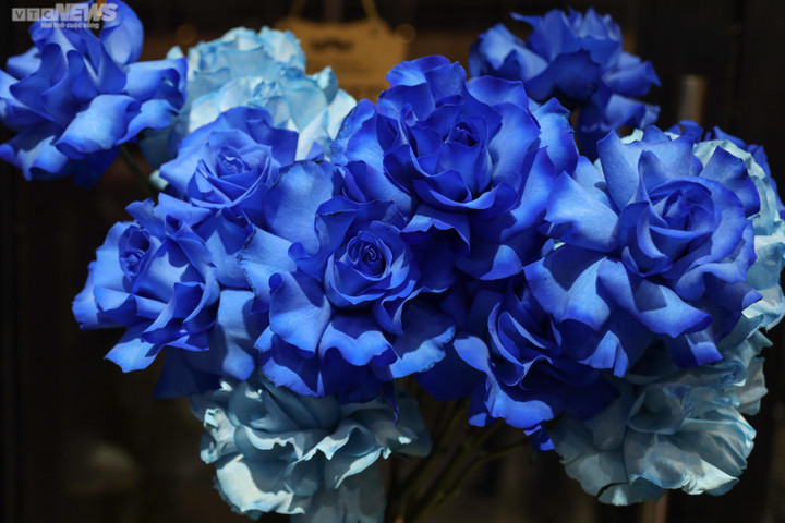 Chi 15 triệu đồng mua một bình hoa ngoại làm quà Valentine - 10