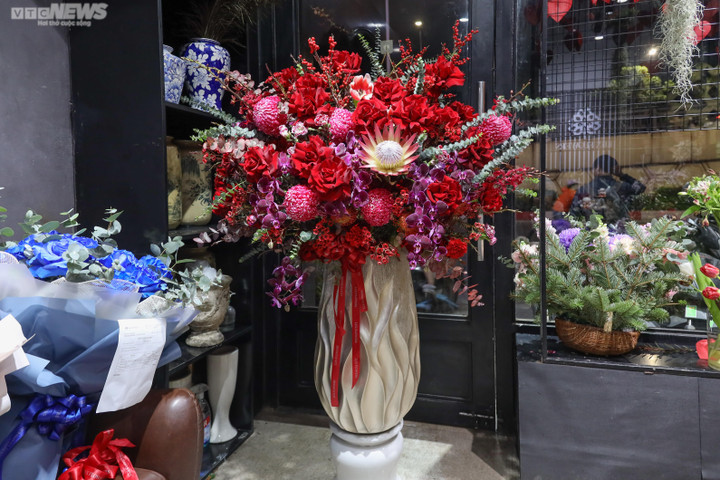 Chi 15 triệu đồng mua một bình hoa ngoại làm quà Valentine - 4