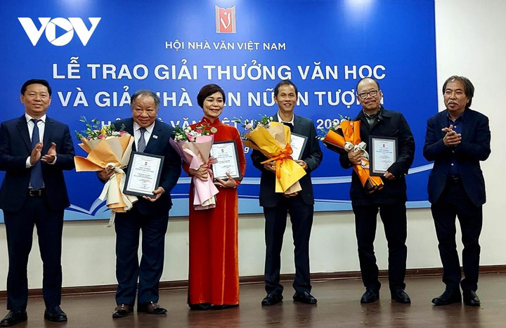 Giải thưởng Hội Nhà văn Việt Nam 2022 bỏ trống hạng mục lý luận phê bình - 1