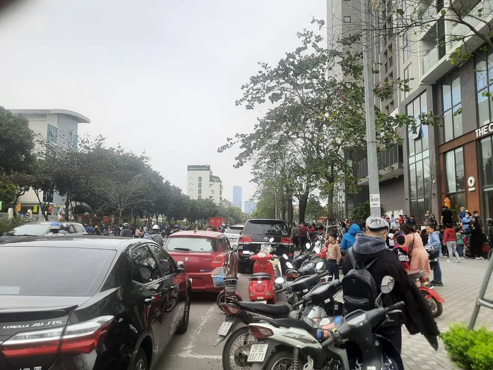 Hà Nội: Cháy trường Tiểu học Yên Hoà, nhiều học sinh hoảng loạn - 2