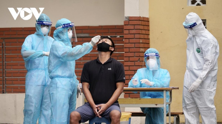 COVID-19 là bệnh nghề nghiệp, phòng dịch sẽ thay đổi thế nào? - 1