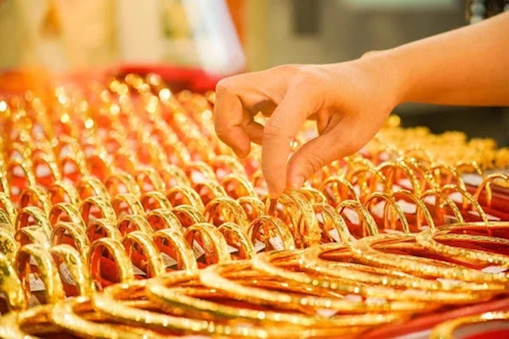 Giá vàng hôm nay 16/2: Tiếp tục giảm sâu - 1