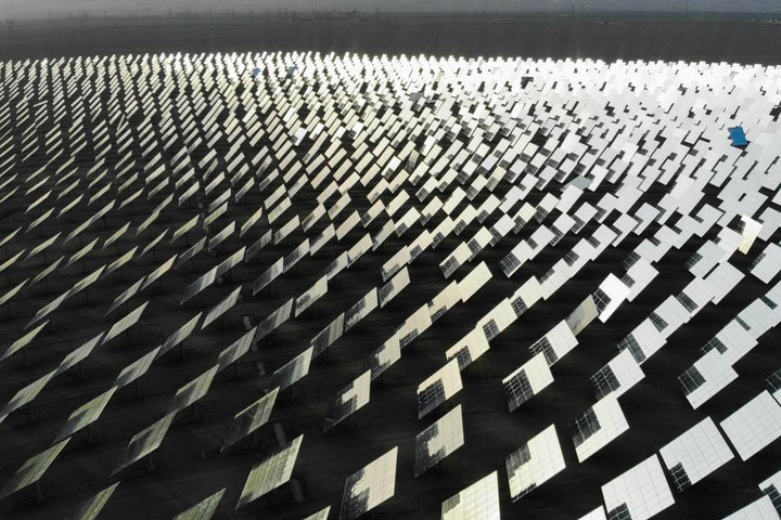 Cận cảnh 'siêu nhà máy điện gương' Trung Quốc tạo 390 triệu kWh điện mỗi năm - 2