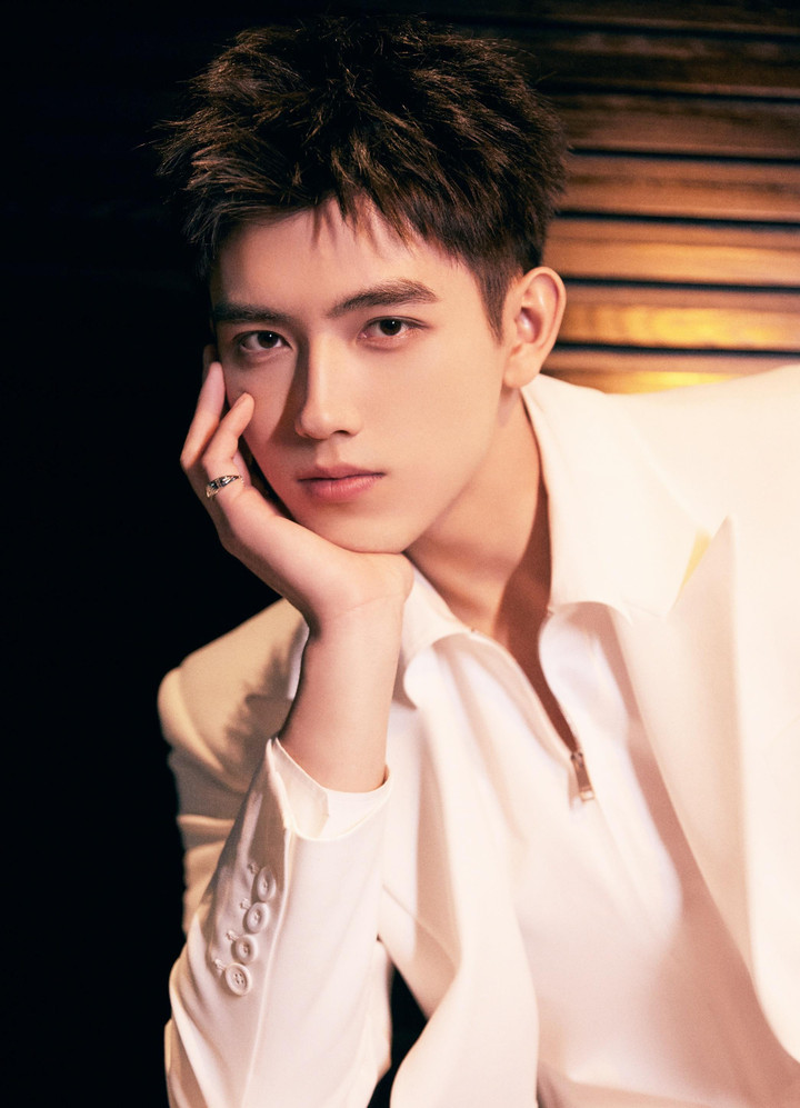 Trần Phi Vũ ảnh 3 Lộ ảnh nhạy cảm, danh tiếng Trần Phi Vũ lập tức chạm đáy - 4