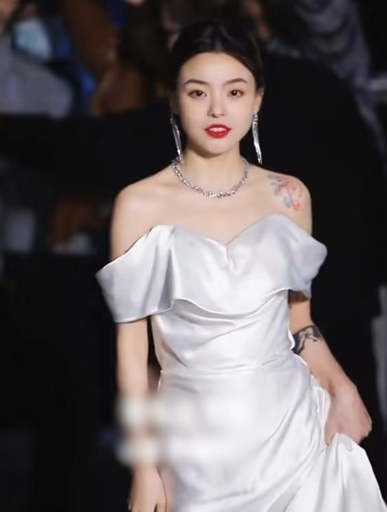 Trần Phi Vũ ảnh 1 Lộ ảnh nhạy cảm, danh tiếng Trần Phi Vũ lập tức chạm đáy - 2