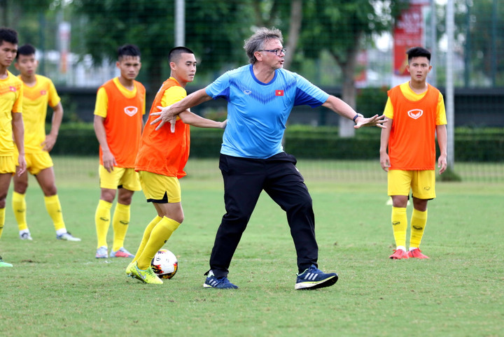 Từng 3 năm làm việc ở Việt Nam, HLV Troussier để lại dấu ấn gì? - 2