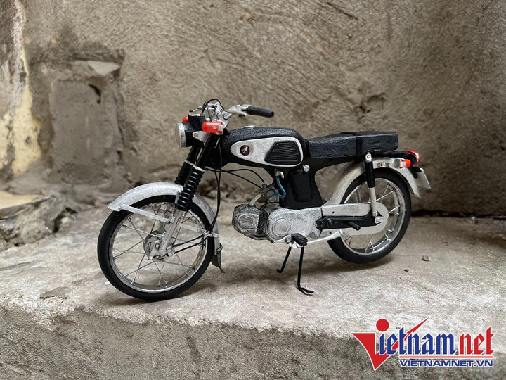 Ngắm loạt mô tô tự chế cực tinh xảo, giống hệt xe thật của thợ tóc Long Ducati - 2