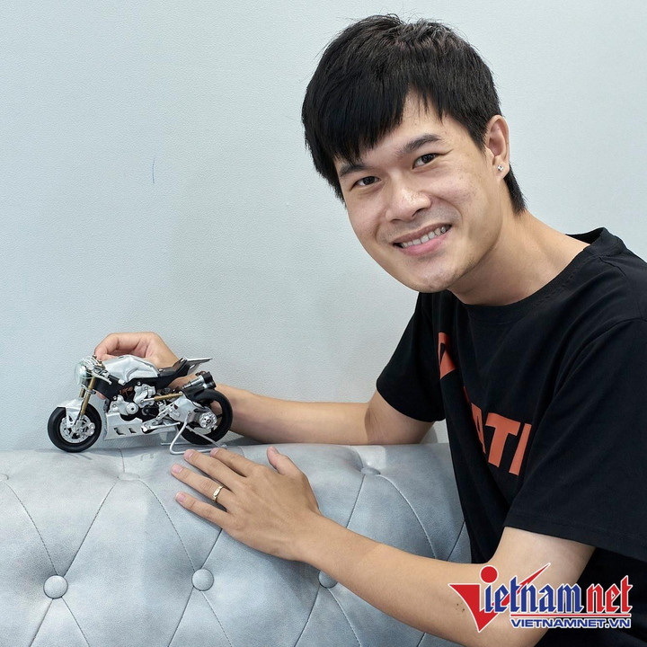 Ngắm loạt mô tô tự chế cực tinh xảo, giống hệt xe thật của thợ tóc Long Ducati - 6