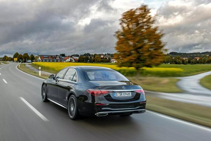 Mercedes S-Class PHEV mới có giá cao hơn EQS - 3