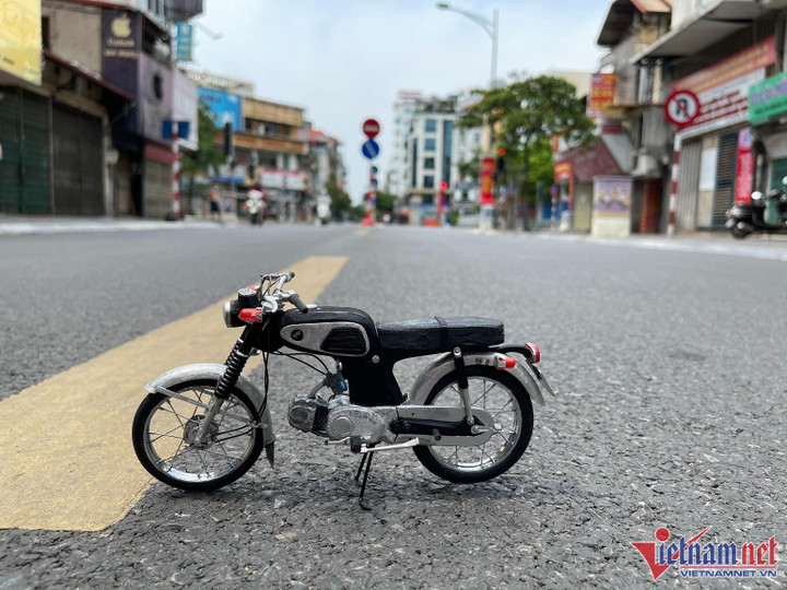 Ngắm loạt mô tô tự chế cực tinh xảo, giống hệt xe thật của thợ tóc Long Ducati - 3