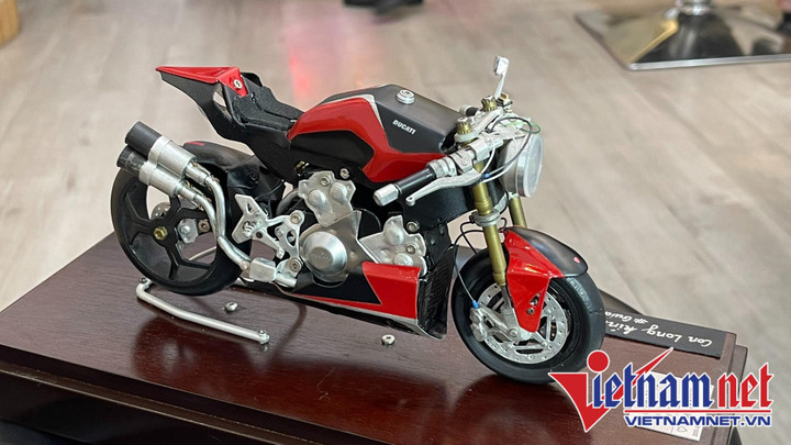 Ngắm loạt mô tô tự chế cực tinh xảo, giống hệt xe thật của thợ tóc Long Ducati - 7