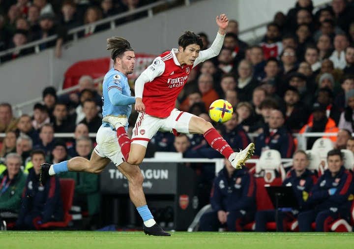 Đánh bại Arsenal, Man City chiếm ngôi đầu bảng Ngoại Hạng Anh - 1